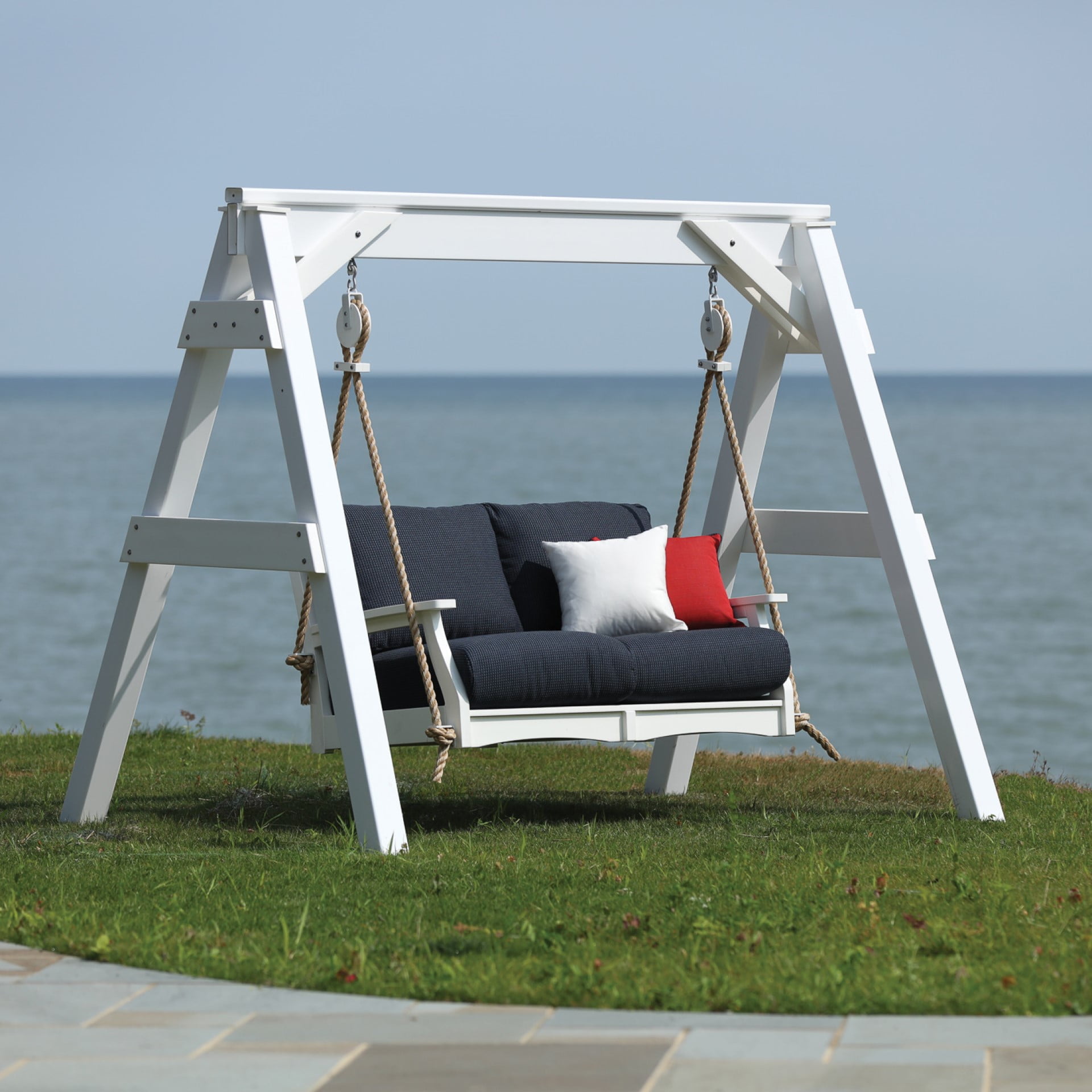 Berlin Gardens Classic Terrace Love Seat Swing