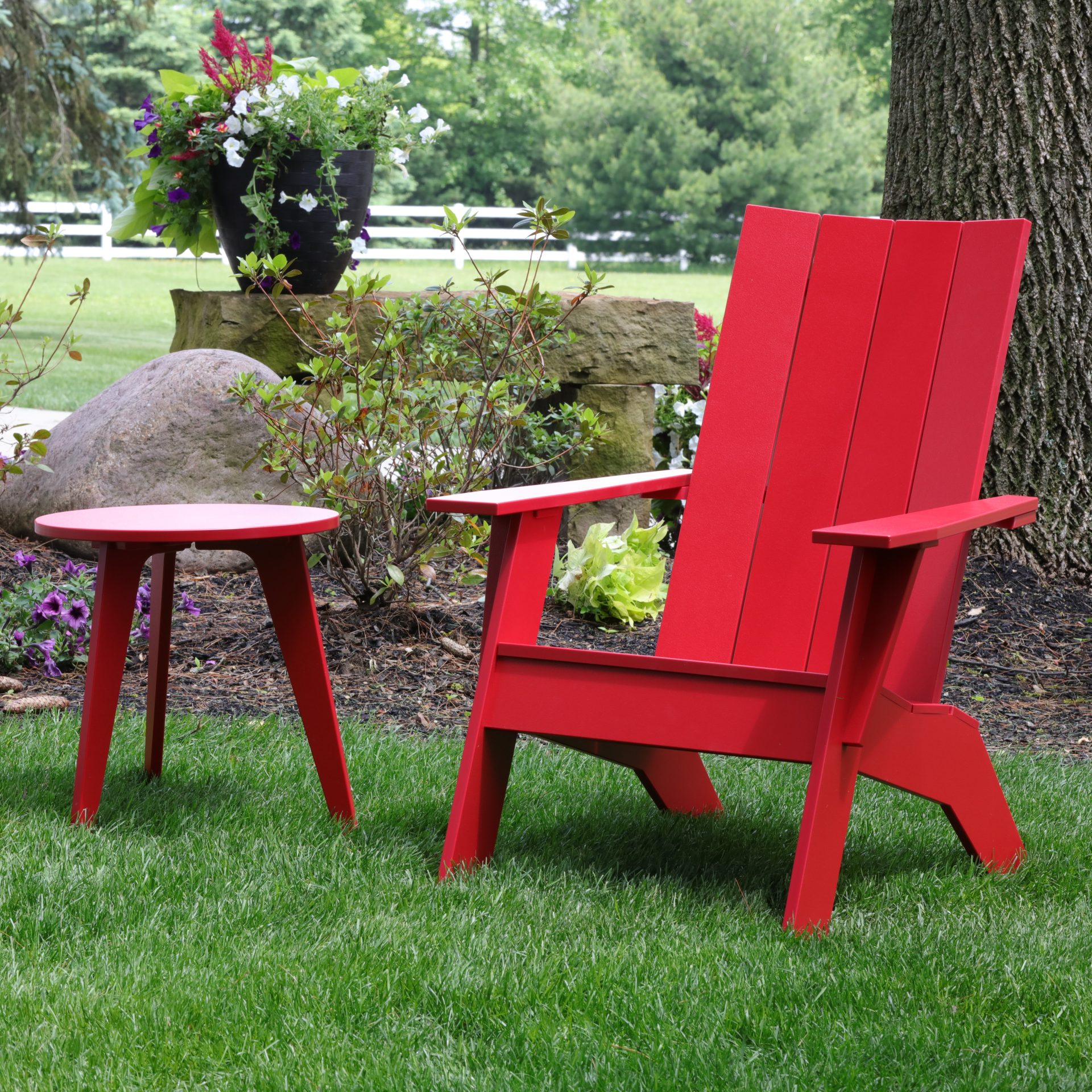 Nordic Round End Table