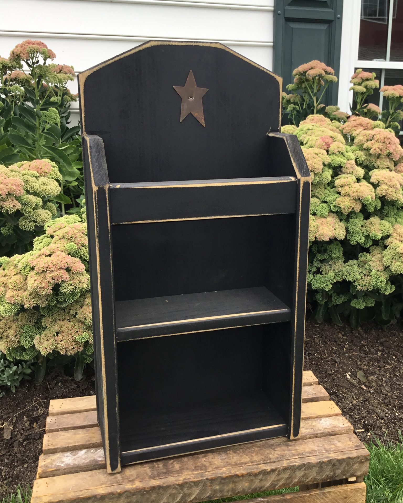 Rustic Primitive Pine Wood Wall Mounted Magazine Storage Rack