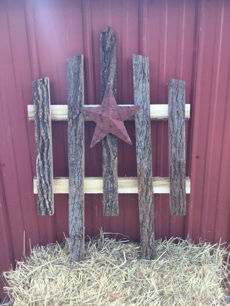 Bark Wood Accent Fence with Red Rustic Star