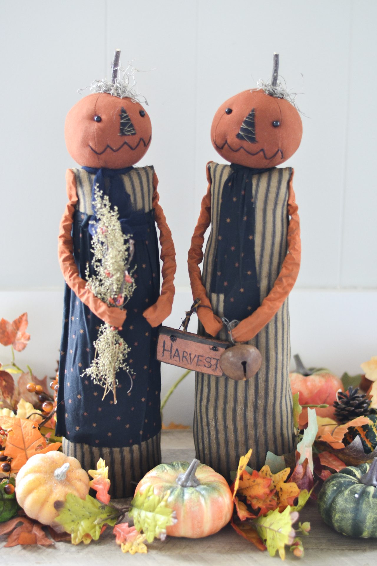 Rustic Pumpkin Couple