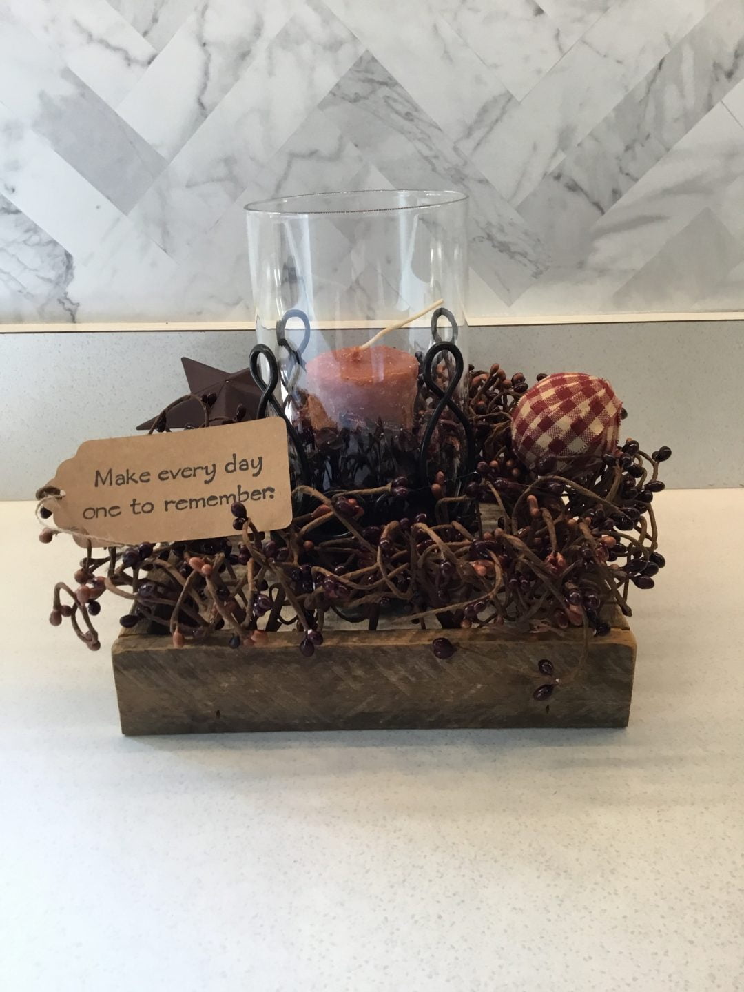 Tobacco Lath Candle Tray with Wreath