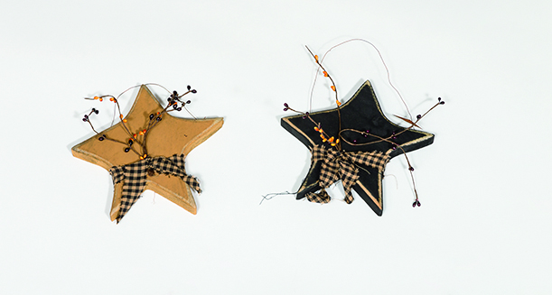 Primitive Decorative Small Hanging Star with Berries