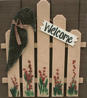 Primitive Garden Welcome Fence with Crow